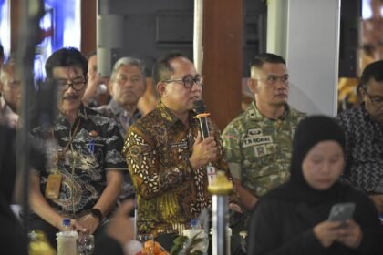 TANGANI BANJIR--Wakil Wali Kota Semarang, Iswar Aminuddin menyampaikan strategi tangani banjir rob saat Rembug Pembangunan Jateng di Pendopo Kabupaten Grobogan, Jumat (29/5/2026). (bae)