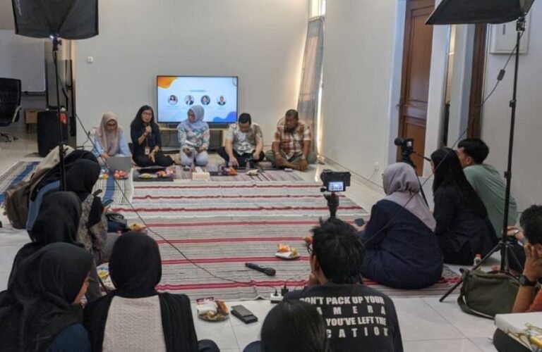 KORBAN TREATMENT KECANTIKAN - Peradi SAI Semarang menegaskan, korban yang wajahnya rusak setelah melakukan treatment kecantikan, bisa menggugat klinik kecantikan yang bersangkutan. (dul)