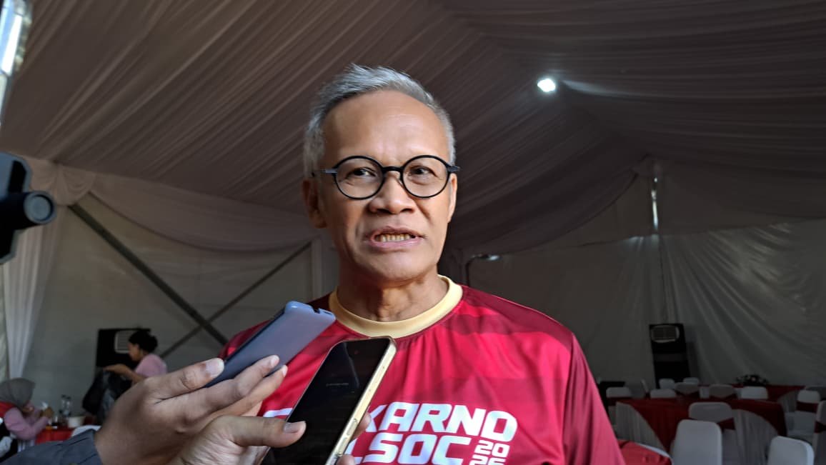 Ketua Pengarah Pelaksana Soekarno Run SOC 2026, Aria Bima, memaparkan prediksi perputaran uang dari event yang ia helat, Minggu (28/6/2026). (bae)