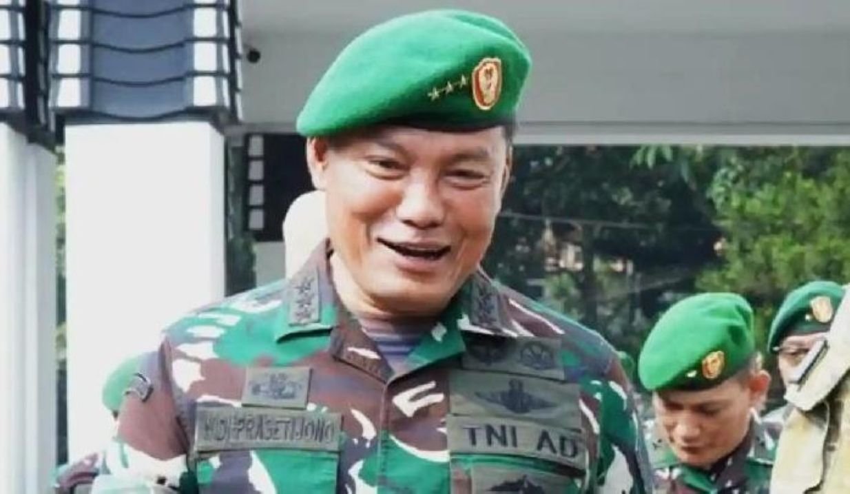 TAHANAN KASUS KORUPSI - Mantan Pangdam IV/Diponegoro, Letjen TNI Widi Prasetijo, ditahan terkait kasus korupsi BUMD Cilacap. Widi menjadi ajudan Presiden ke-7 RI Joko Widodo (Jokowi) pada 2014. (Dok Ikahan)