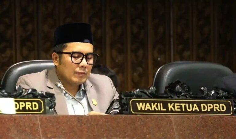PIMPINAN LEGISLATIF - Wakil Ketua DPRD Jateng dari Fraksi Golkar, M Saleh.