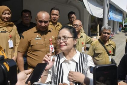 BERI PENJELASAN - Wali Kota Semarang Agustina Wilujeng memberi penjalasan kepada wartawan. (ist)