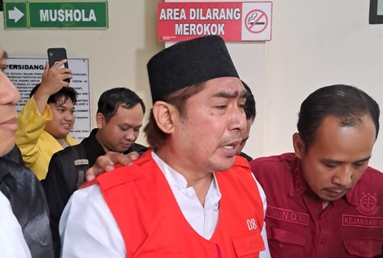 TANTANG JAKSA--Gus Yazid menantang jaksa menghadirkan Sri Mulyani hingga Prabowo di sidang kasus TPPU jual beli lahan Cilacap, Rabu (3/7/2026). (bae)