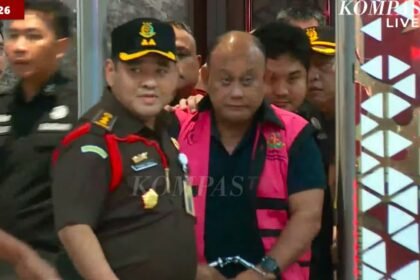 DADAN DITAHAN - Eks-Kepala BGN Dadan Hindayana langsung ditahan setelah ditetapkan sebagai tersangka oleh Kejaksaan Agung (Kejagung), Rabu (3/6/2026). (Tangkapan Layar Kompas TV)