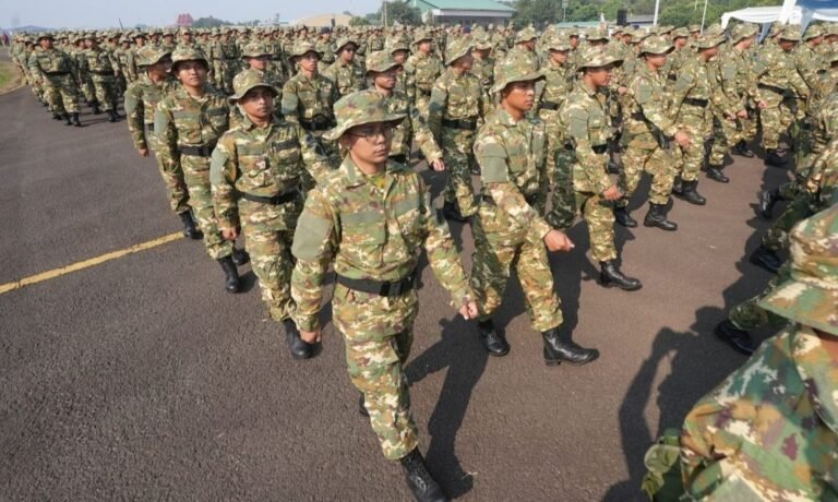 LATIHAN MILITER - Sejumlah calon pengelola Koperasi Desa/Kelurahan Merah Putih (KDKMP) dan calon pengelola Kampung Nelayan Merah Putih (KNMP) yang akan mengikuti Latihan Dasar Kemiliteran (Latsarmil) Komponen Cadangan (Komcad). (DOK. Setjen Infohan Kemhan)