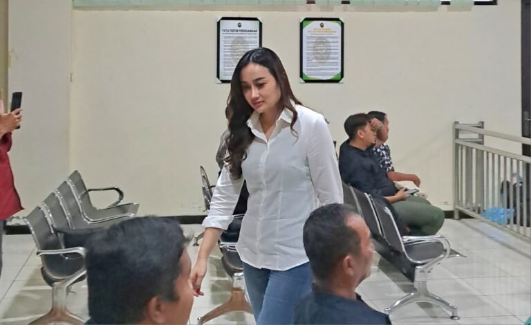 MANTAN KOWAD--Dian Putri Permatasari, perempuan muda mantan Kowad TNI yang kini jadi pebisnis. (bae)