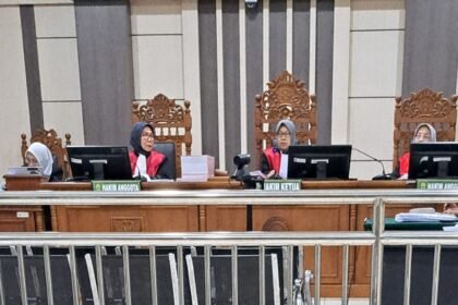 PUNGLI PPG--Majelis hakim Pengadilan Tipikor Semarang mulai menyidangkan kasus pungli PPG, terdakwa mengikuti sidang secara daring dari lapas, Selasa (2/7/2026). (bae)
