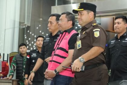 DITAHAN - Mantan Wakil Kepala Badan Gizi Nasional (BGN), Irjen Pol (Purn) Sony Sinjaya, ditahan Kejaksaan Agung (Kejagung) setelah menjadi tersangka skandal mega korupsi program Makan Bergizi Gratis (MBG), Rabu (3/6/2026).