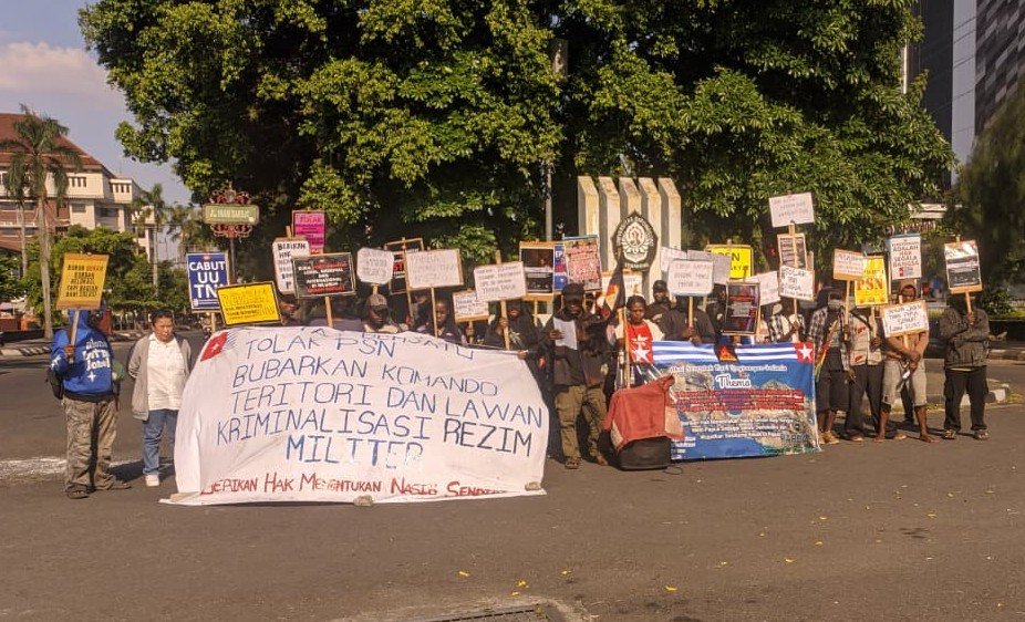 SIAPKAN DEMO LEBIH BESAR - Mahasiswa di Semarang menggelar aksi demonstrasi, Jumat (5/6/2026). Mereka menyiapkan aksi massa lebih besar pada 11 Juni 2026 mendatang. (dul)