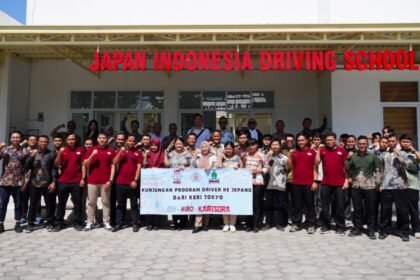 BIKIN KAGUM - Semangat dan antusiasme siswa Japan Indonesia Driving School (JIDS) di bawah naungan LPK Hiro, Karanganyar, bikin rombongan KBRI Tokyo kagum.