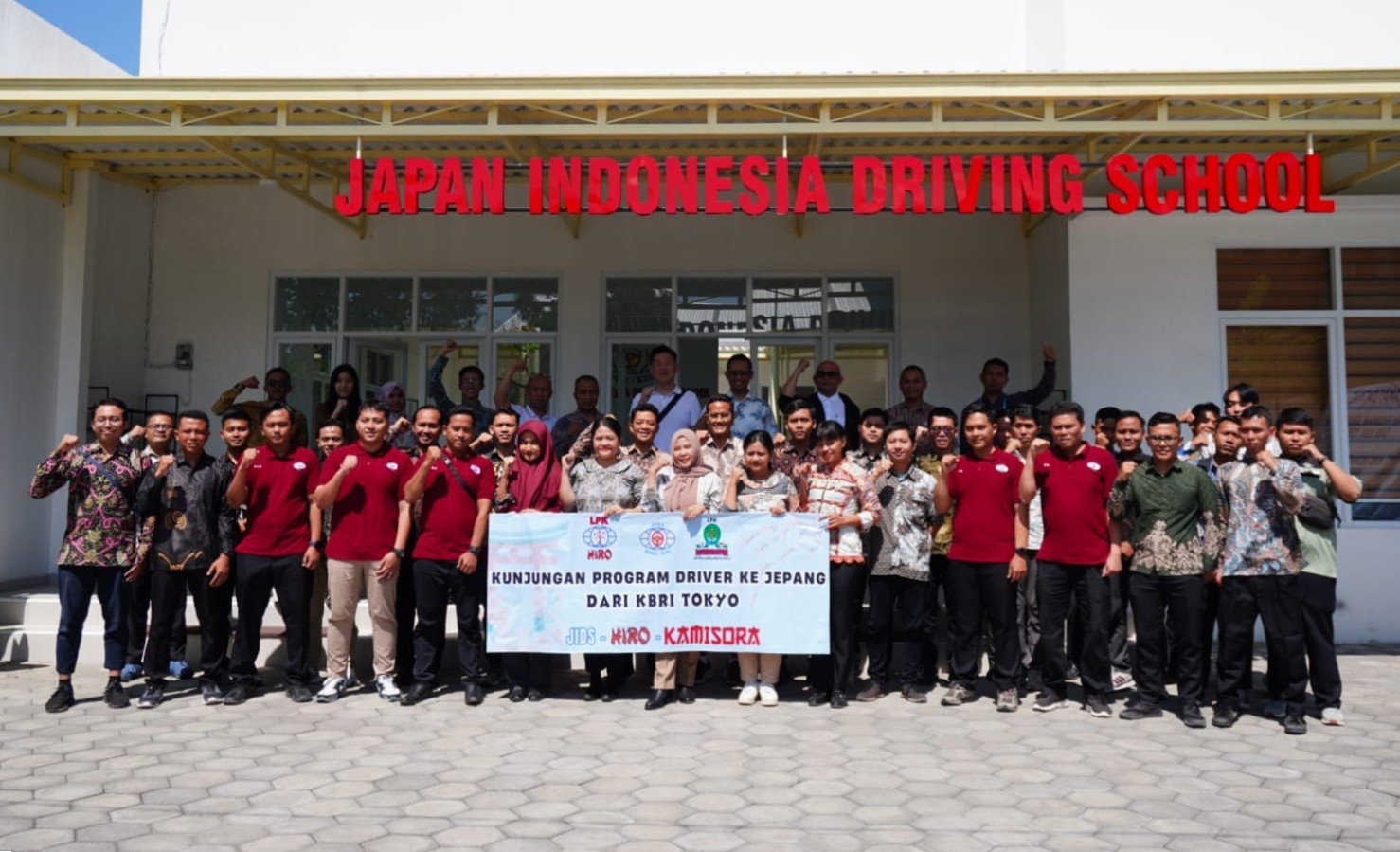 BIKIN KAGUM - Semangat dan antusiasme siswa Japan Indonesia Driving School (JIDS) di bawah naungan LPK Hiro, Karanganyar, bikin rombongan KBRI Tokyo kagum.