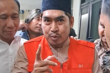 TANTANG JAKSA--Terdakwa Gus Yazid menantang jaksa memeriksa Pangdam Dedi Suryadi dalam sidang TPPU, di Pengadilan Tipikor Semarang, Senin (8/6/2026). (bae)