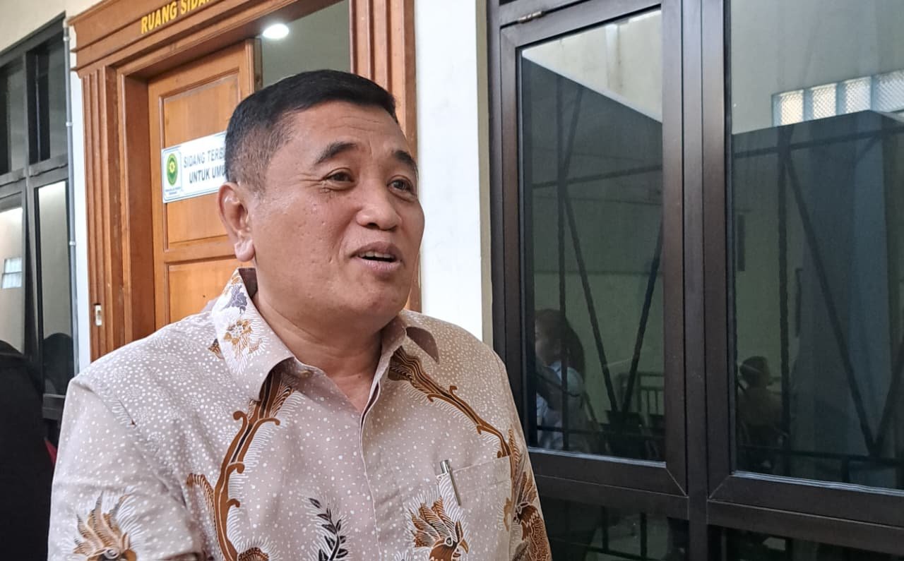 BANTAH TERIMA--Ketua DPRD Cilacap, Taufik Nurhidayat membantah menerima uang di kasus TPPU BUMD Cilacap. Ia mengatakan itu di sidang Pengadilan Tipikor Semarang, Rabu (10/6/2026). (bae)