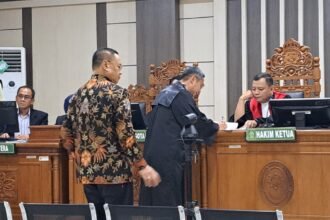 SIDANG KORUPSI--Bupati Pati nonaktif, Sudewo (baju batik) ikuti sidang dakwaan di Pengadilan Tipikor Semarang, Senin (15/6/2026). (bae)