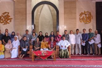 KUTUK INTOLERANSI BERAGAMA - Pegiat lintas iman dan lintas agama berkumpul di Masjid Nusrat Jahan, Jalan Erlangga Barat, Pleburan, Kota Semarang, Senin (15/6/2026), menyatakan mengutuk keras kasus intoleransi beragama di Jateng. Dua kasus intoleransi beragama di Jateng terjadi beruntun dengan pola lama yang serupa. (dul)