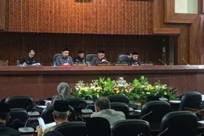 PERSETUJUAN RAPERDA - DPRD Jateng menyetujui Raperda Perlindungan Pekerja Informal dalam rapat paripurna, Rabu (17/6/20226). (dul)