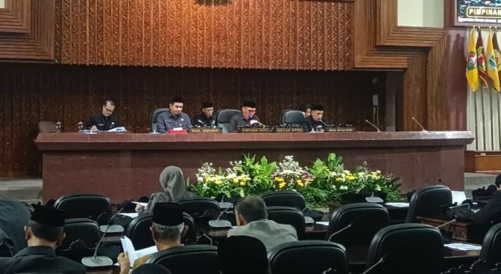 PERSETUJUAN RAPERDA - DPRD Jateng menyetujui Raperda Perlindungan Pekerja Informal dalam rapat paripurna, Rabu (17/6/20226). (dul)