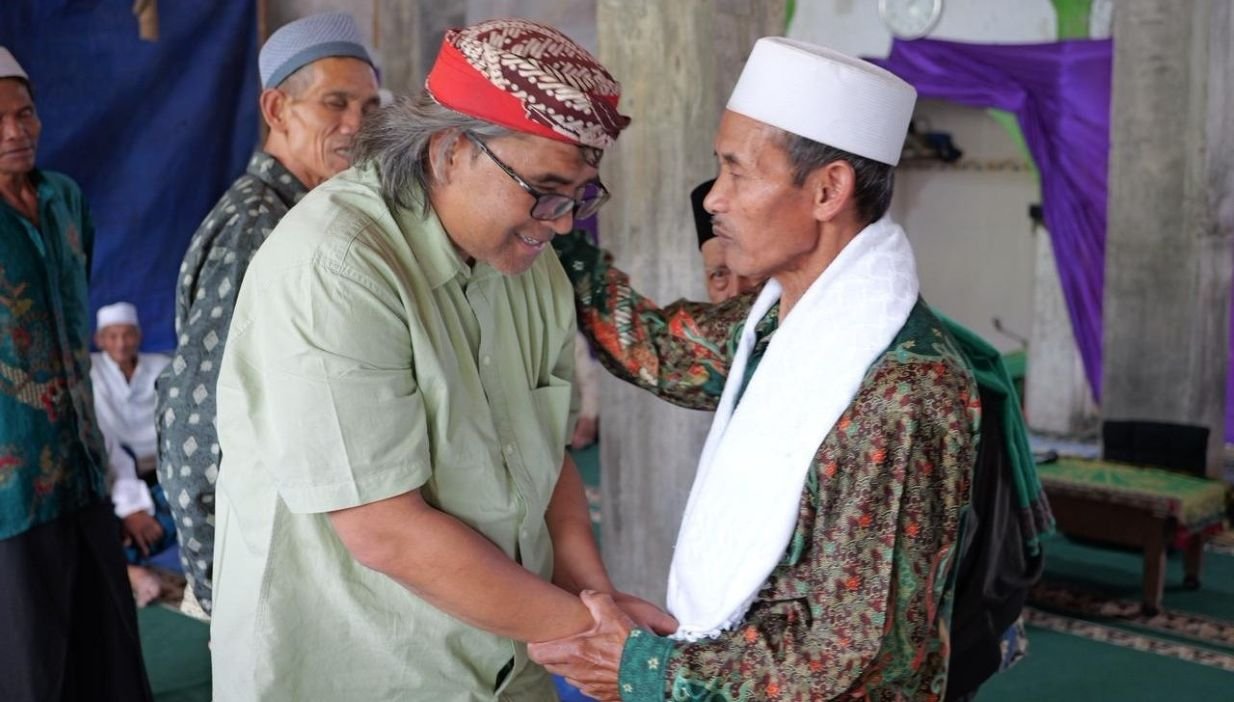 MEGHIDUPI TRADISI - Bupati Temanggung Agus Gondrong turut menghadiri tradisi Suluk Suro di Pondok Pesantren Thariqah Qadiriyah wa Naqsyabandiyah (TQN) Mujahidin, Temanggung.