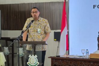 TAK TERDAFTAR BPJS--Kepala Kantor Cabang BPJS Ketenagakerjaan Semarang Pemuda, Mohamad Irfan menjelaskan data kepesertaan BPJS dalam rapat koordinasi di Semarang, Kamis (25/6/2026). (bae)