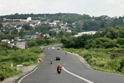 JALAN--Jalan baru Undip Tembalang. (google earth)