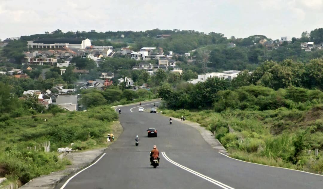 JALAN--Jalan baru Undip Tembalang. (google earth)