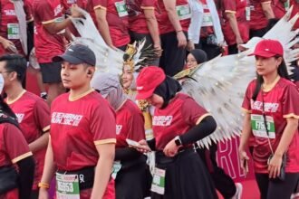 KOSTUM UNIK--Pelari bersayap mengikuti Soekarno Run SOC 2026 di Surakarta, Minggu (28/6/2026). (bae)