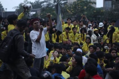 SUARAKAN KERESAHAN - Aktivis PMKRI Jateng-DIY, Natael Bremana, menyampaikan aspirasi dan kerasahan yang dirasakan mahasiswa dan rakyat kecil terkait dengan kebijakan-kebijakan pemerintah, saat mengikuti demonstrasi di Jakarta, pada 13 Juni 2026. (*)