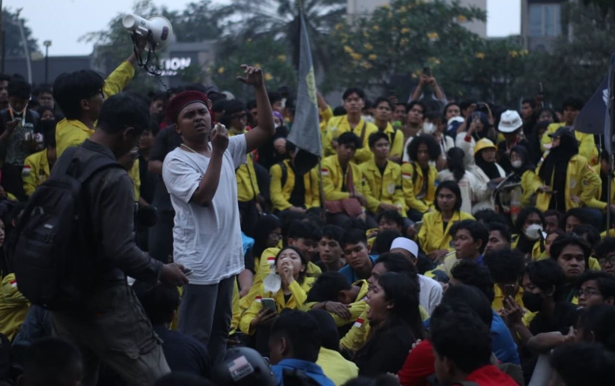 SUARAKAN KERESAHAN - Aktivis PMKRI Jateng-DIY, Natael Bremana, menyampaikan aspirasi dan kerasahan yang dirasakan mahasiswa dan rakyat kecil terkait dengan kebijakan-kebijakan pemerintah, saat mengikuti demonstrasi di Jakarta, pada 13 Juni 2026. (*)