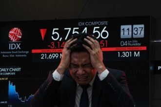 IHSG AMBLES - Indeks Harga Saham Gabungan (IHSG) menjadi salah satu bursa saham dengan performa terjelek di dunia pada awal tahun 2026 ini. Banyak investor asing mulai kehilangan kepercayaan terhadap perekonomian Indonesia. (ist/ai)