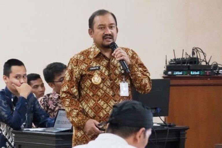 Bupati Pemalang Anom Widiyantoro.