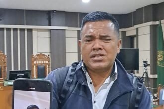 Penuntut Umum KPK, Greafik Loserte menjelaskan aliran uang korupsi DJKA, di Pengadilan Tipikor Semarang, Senin (13/7/2206). (bae)