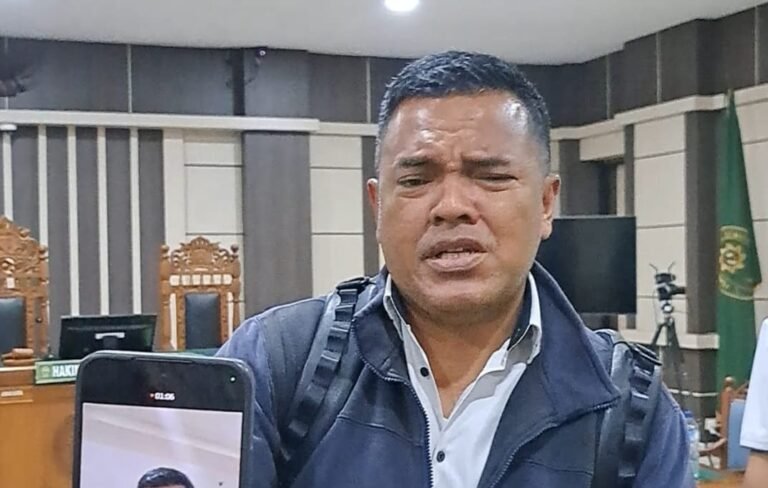 Penuntut Umum KPK, Greafik Loserte menjelaskan aliran uang korupsi DJKA, di Pengadilan Tipikor Semarang, Senin (13/7/2206). (bae)