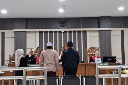 SIDANG TPPU--Dua terdakwa TPPU BUMD Cilacap diambil sumpah saat diperiksa di Pengadilan Tipikor Semarang, Rabu (1/6/2026). (ist)