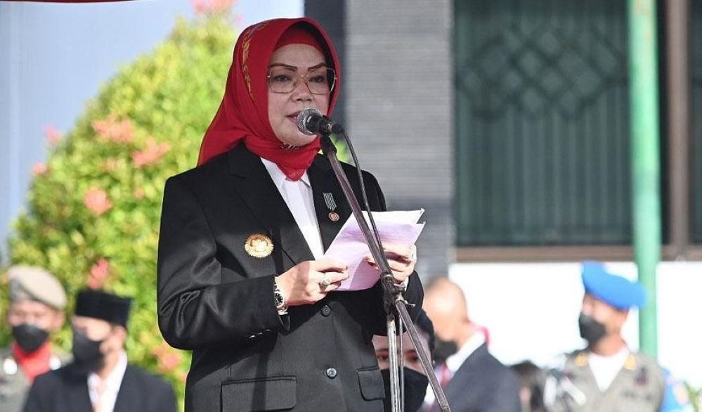Bupati Sukoharjo Etik Suryani.