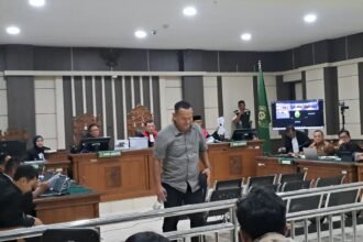 SETOR UANG--Kontraktor Ferry Septha Indrianto alias Ferry Gareng beranjak usai menjadi saksi sidang korupsi terdakwa Sudewo, di Pengadilan Tipikor Semarang, Senin (6/7/2026). (bae)