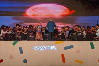 MUSIK LINTAS BATAS - Kota Lama Orchestra (KLO) langsung mengajak penonton berkeliling dunia lewat musik dalam pagelaran di Amphitheater Awanncosta, Semarang, Jumat (10/7/2026) malam. (dul)