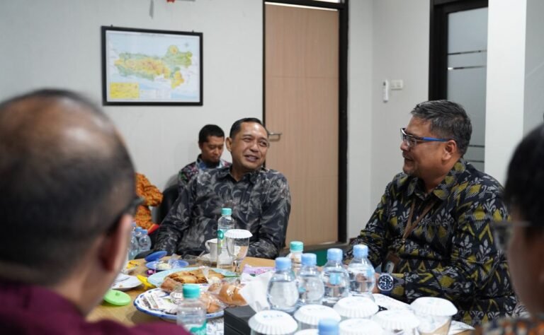 PERKUAT KOLABORASI - Direksi PLN Icon Plus dan IconGreen mempererat sinergi sekaligus menyamakan visi dalam mengembangkan solusi energi berkelanjutan di lingkungan PLN Group.
