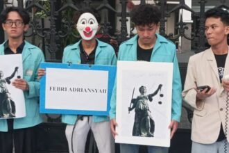 MINTA TRANSPARANSI - Sejumlah mahasiswa di Semarang geruduk Kejati Jateng, tagih transparansi pengusutan kasus korupsi dan TPPP bekas Jampidsus Febrie Ardiansyah, Selasa (14/7/2026). (dul)
