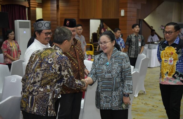 TERIMA KUNJUNGAN--Wali Kota Semarang, Agustina Wilujeng menyambut tim Kemensos yang menelaah usulan gelar pahlawan nasional, Selasa (14/7/2026). (ist)