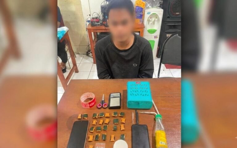 PENGEDAR SABU--Residivis kasus narkotika berinisial FAP diamankan usai edarkan sabu-sabu. (ist)