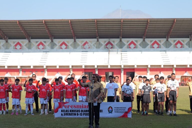 KKO - Bupati Temanggung Agus Gondrong resmi membuka Kelas Khusus Olahraga (KKO) di SMP Negeri 2 Temanggung sebagai upaya menjaring sekaligus membina bibit atlet sejak usia dini tanpa mengabaikan pendidikan akademik.