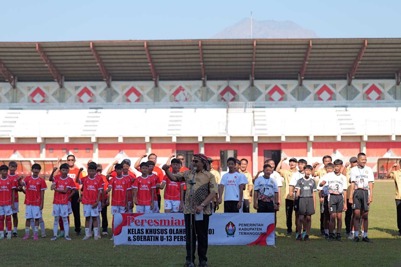 KKO - Bupati Temanggung Agus Gondrong resmi membuka Kelas Khusus Olahraga (KKO) di SMP Negeri 2 Temanggung sebagai upaya menjaring sekaligus membina bibit atlet sejak usia dini tanpa mengabaikan pendidikan akademik.