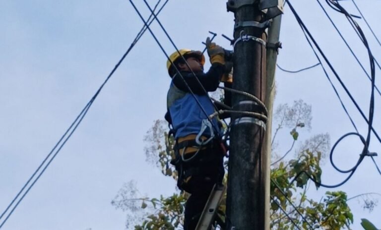 RAPIKAN JARINGAN - Perapiahn jaringan merupakan bagian dari pemeliharaan agar layanan kepada masyarakat semakin andal.
