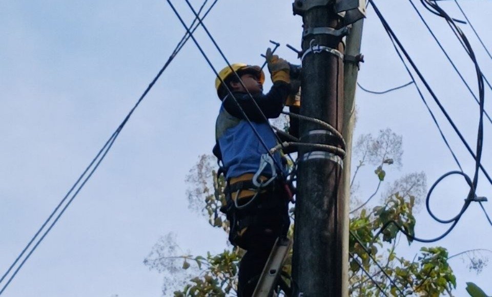 RAPIKAN JARINGAN - Perapiahn jaringan merupakan bagian dari pemeliharaan agar layanan kepada masyarakat semakin andal.