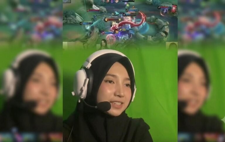 ENGLISH CASTER--Talitha Shahiza menjadi English caster pada grand final Surge Valkyrie Clash, turnamen kualifikasi menuju Esports World Cup. (ist)