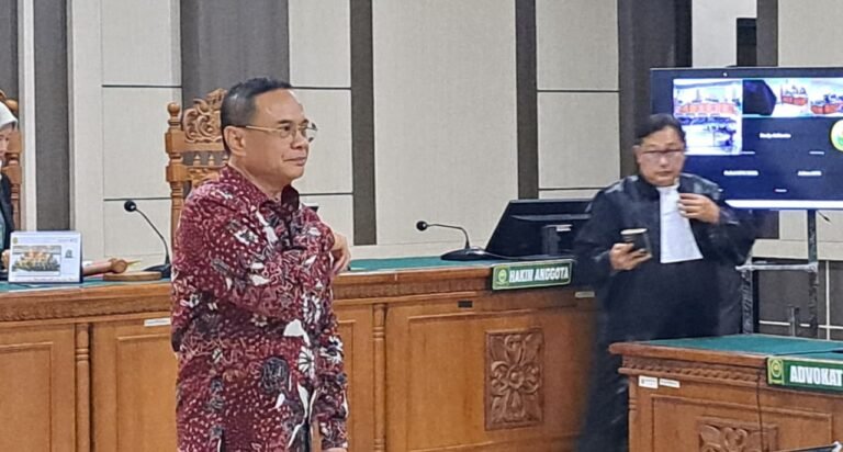 TERDAKWA KORUPSI--Bupati Pati nonaktif, Sudewo, menjalani sidang kasus korupsi di Pengadilan Tipikor Semarang. (bae)