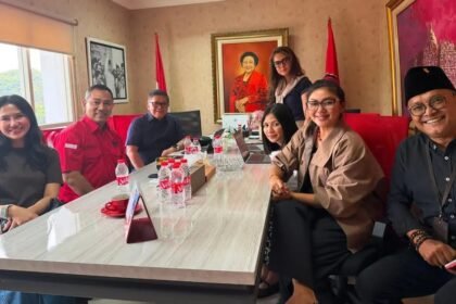 SETIA PDIP - Mantan Wali Kota Semarang Hendrar Prihadi (Hendi) menegaskan setia kepada PDIP, tak berpindah partai.
