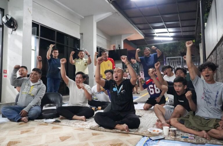 NOBAR GEMBIRA - Melalui Nobar Gembira ICONNET, PLN Icon Plus menghadirkan suasana kebersamaan yang menyenangkan bersama pelanggan, karyawan, dan masyarakat.