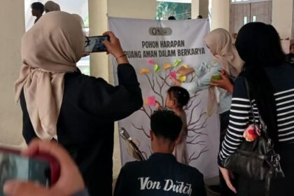 DUKUNG KANAL ADUAN SENIMAN - Seniman teater di Semarang mendukung peresmian kanal aduan kekerasan seksual untuk para pelaku seni oleh Dekase. (dul)