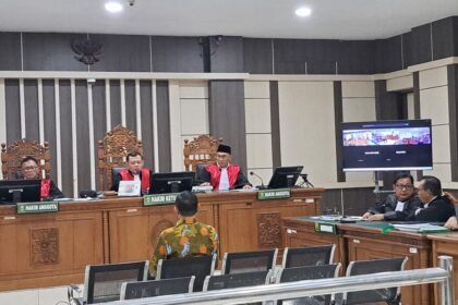 SIDANG KORUPSI--Bupati Pati nonaktif, Sudewo, menjalani sidang kasus korupsi di Pengadilan Tipikor Semarang, Senin (27/7/2026). (bae)